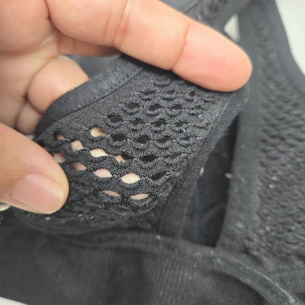 Victoria Sport Women Sports Bra Medium Black Wireless Racerback‎